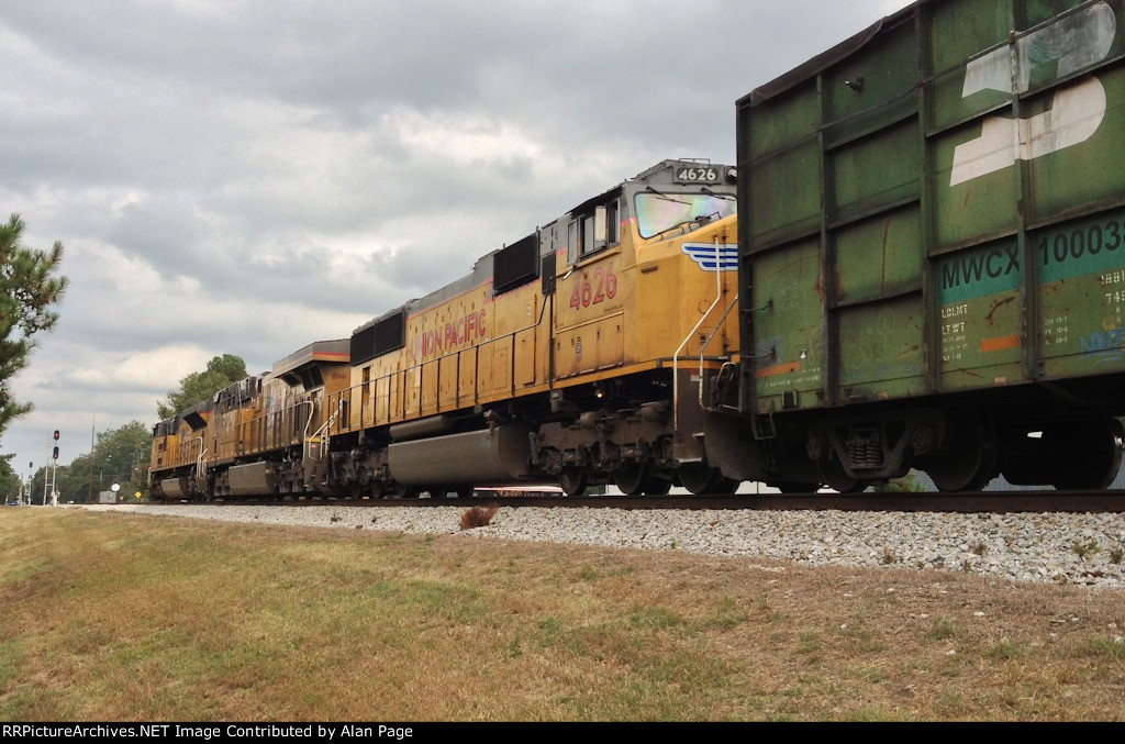 UP 8694, 8108 and 4626 wait for green